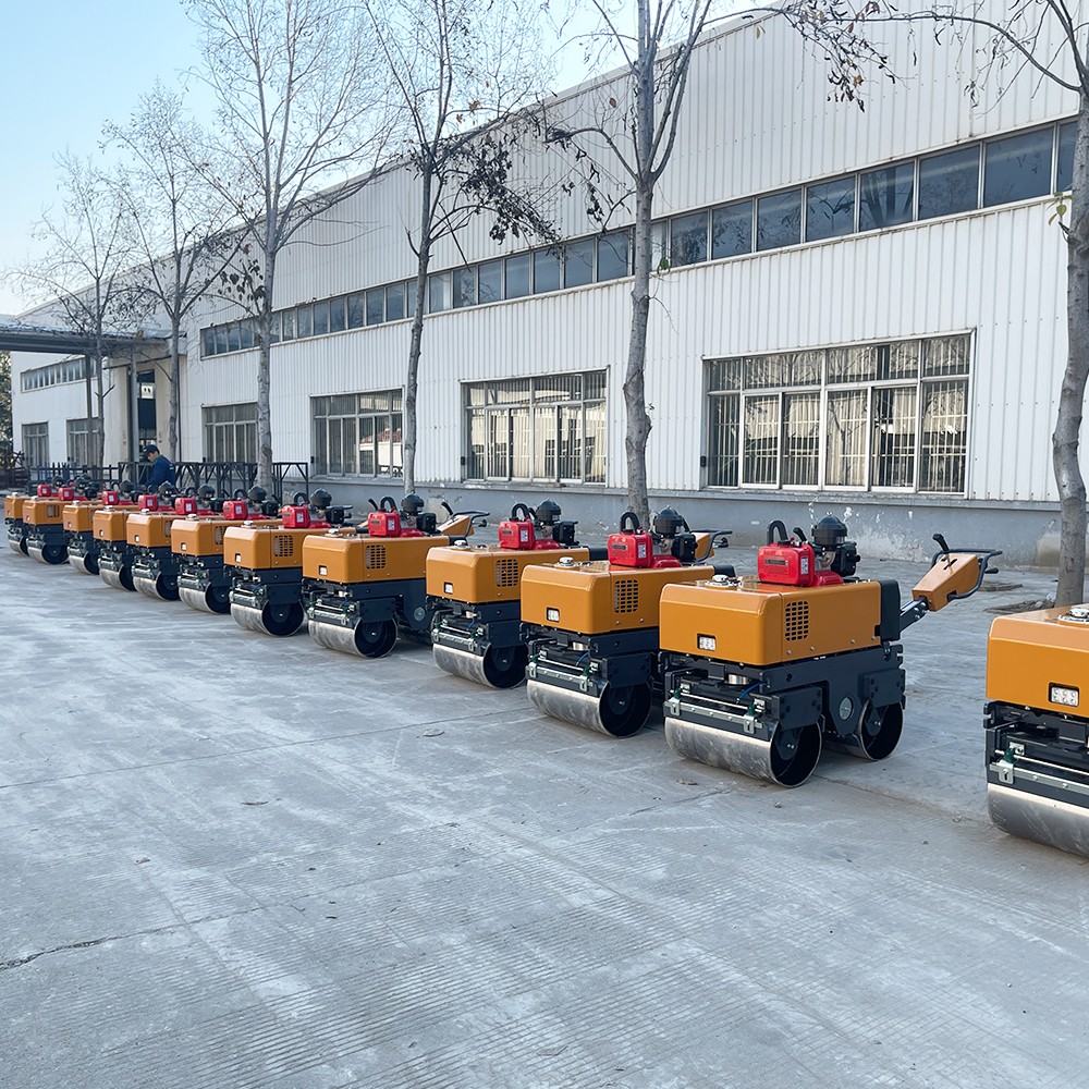 小型壓路機十字路口施工，瀝青路面的接縫有什么技巧處理