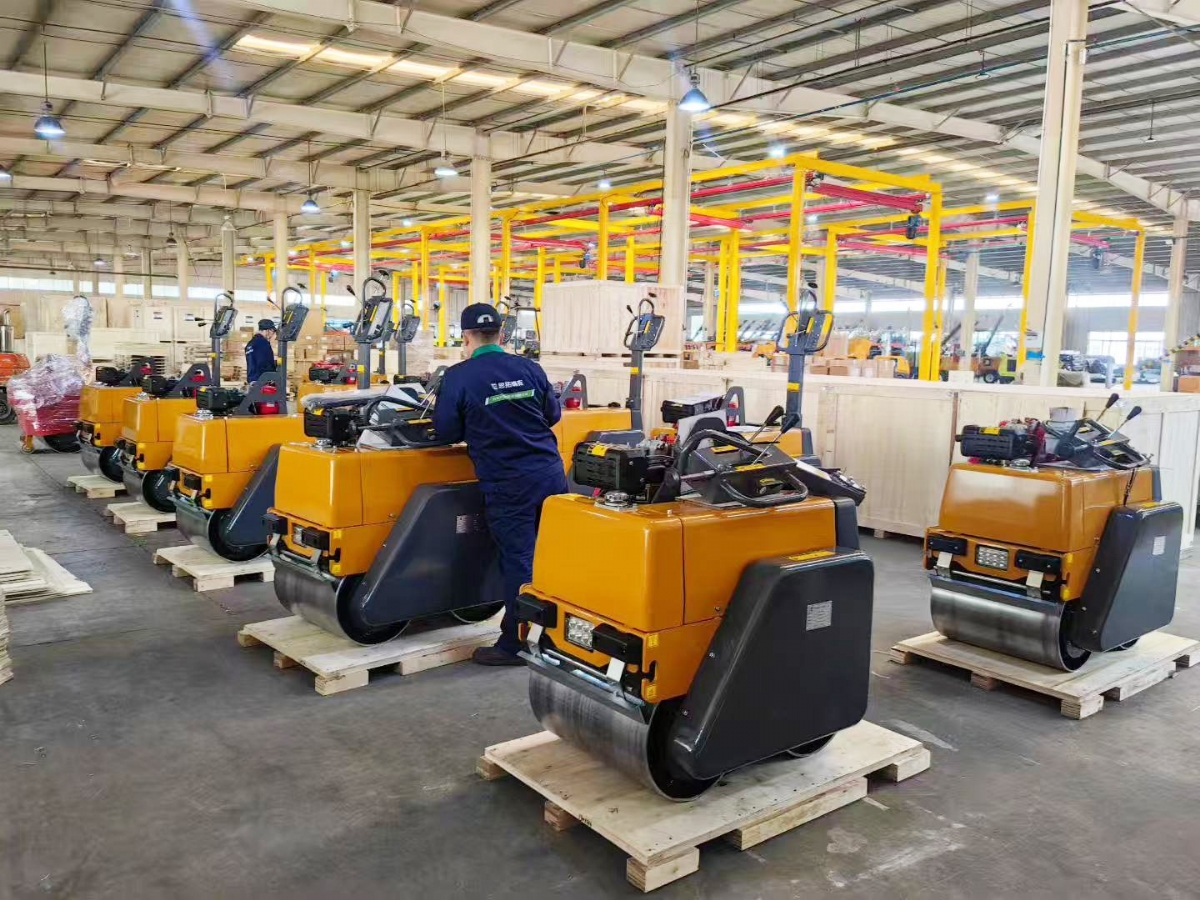 山東思拓瑞克公司45臺(tái)手扶雙輪及座駕壓路機(jī)出口墨西哥合眾國(guó)墨西哥城