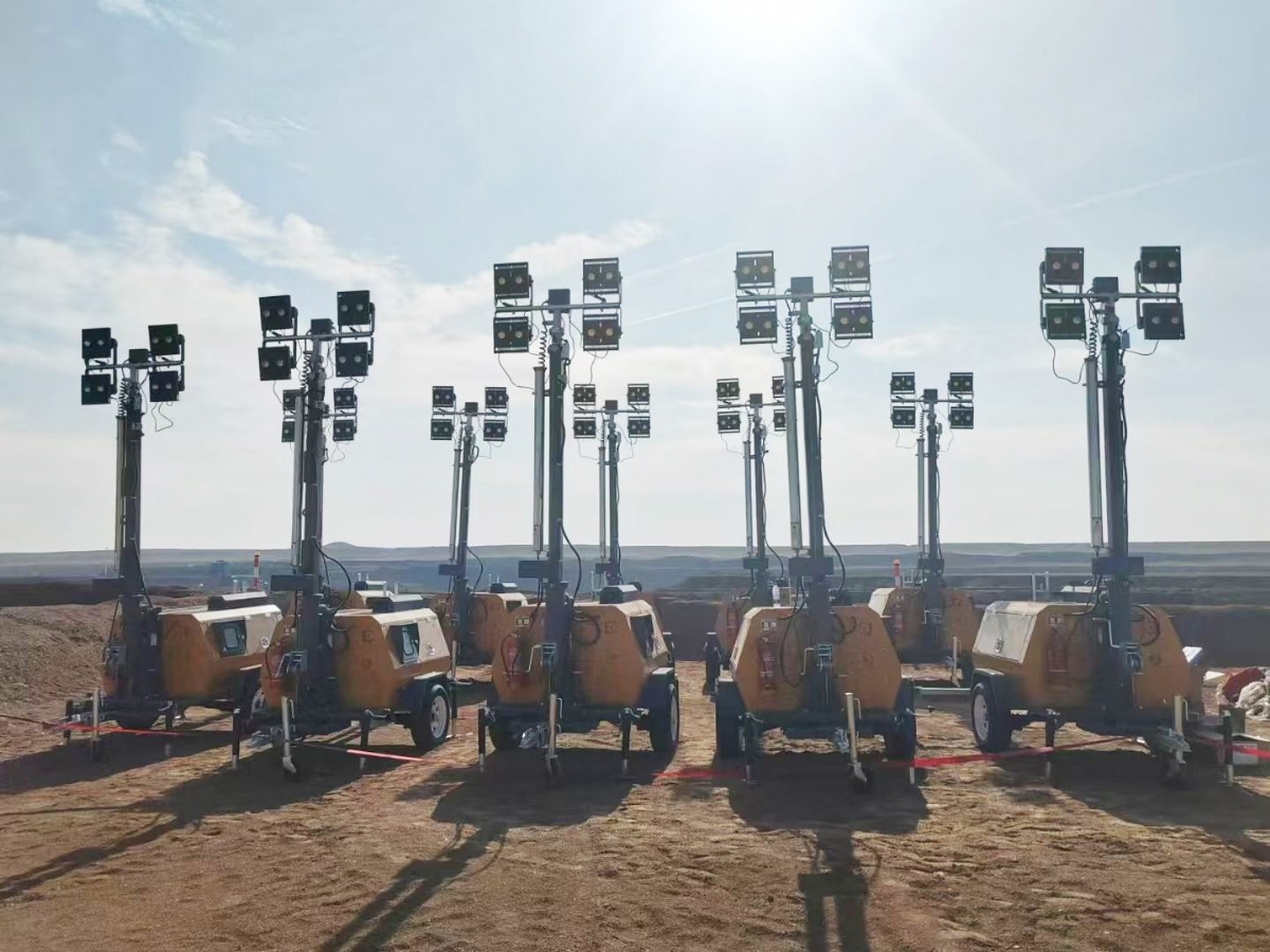 持續(xù)交貨中！山東思拓瑞克20臺(tái)9米移動(dòng)照明燈車陸續(xù)發(fā)貨發(fā)往蒙古國(guó)