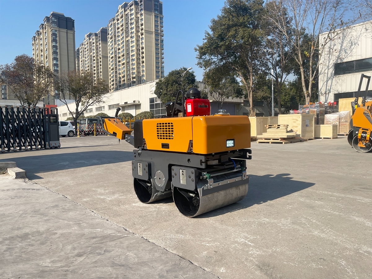 小型壓路機(jī)全液壓和機(jī)械傳動(dòng)的技術(shù)對(duì)比